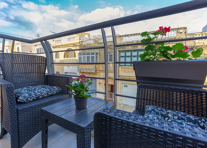 Bright,Stylish 2Bedroom Apartment In Village Centre