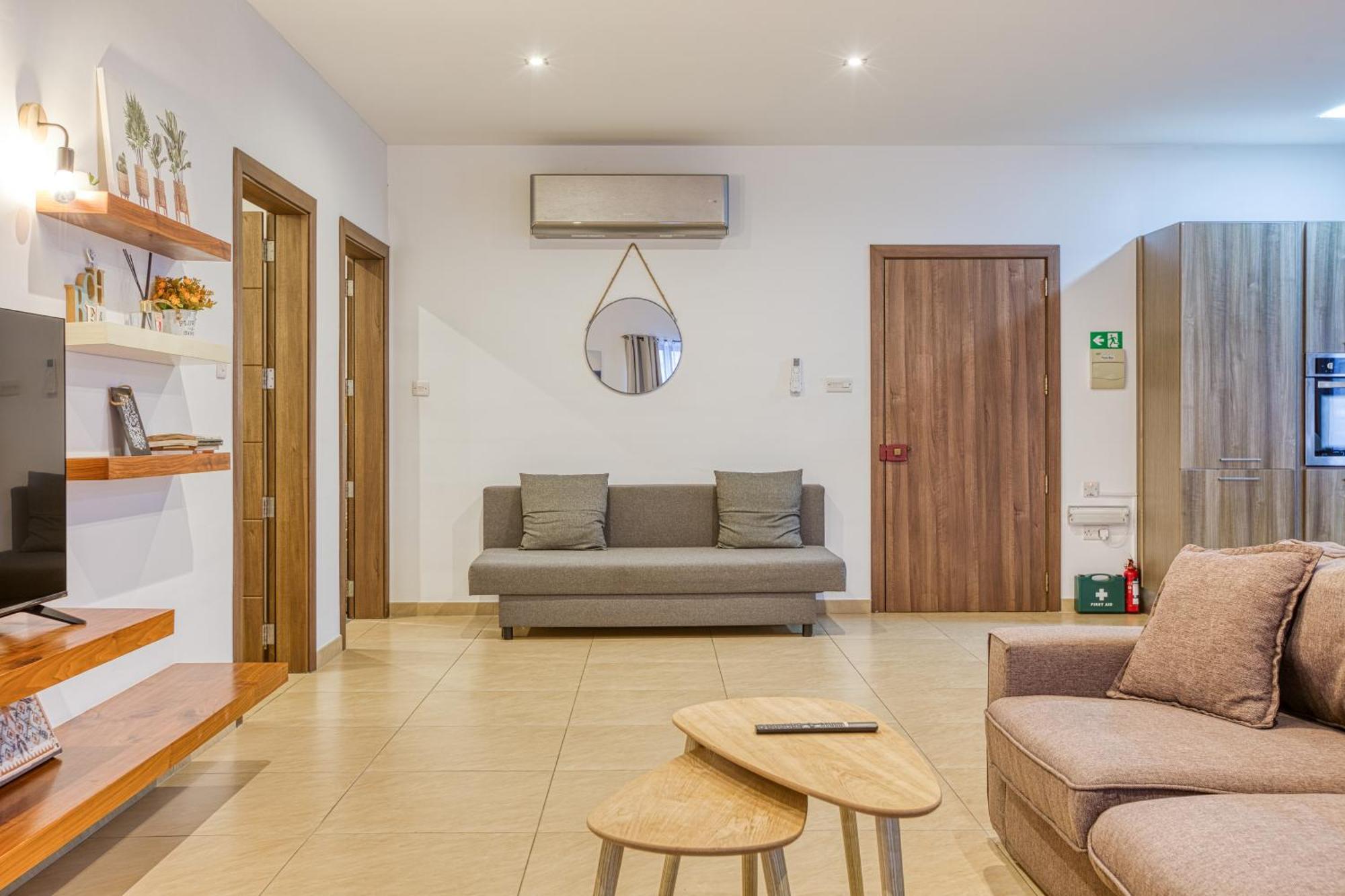 Bright,stylish 2bedroom In Village Centre *