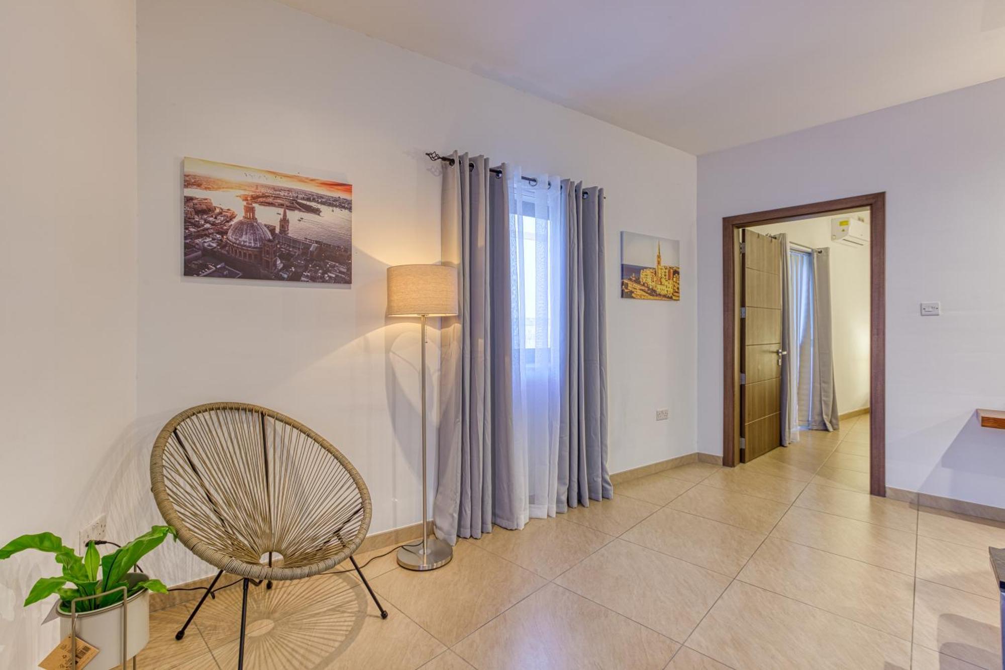 Bright,stylish 2bedroom In Village Centre